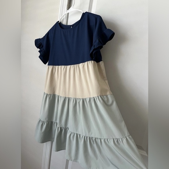 Tiered Women’s Summer Dress Small Flowy Resortwear Beach Coastal ruffles dainty - Picture 3 of 6